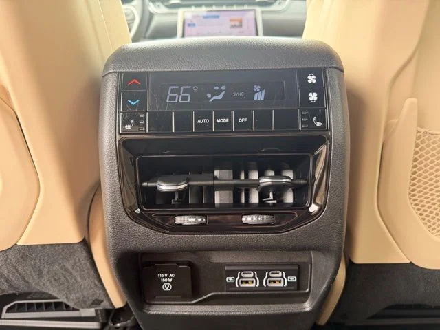 Used 2023 White Jeep Limited image 22