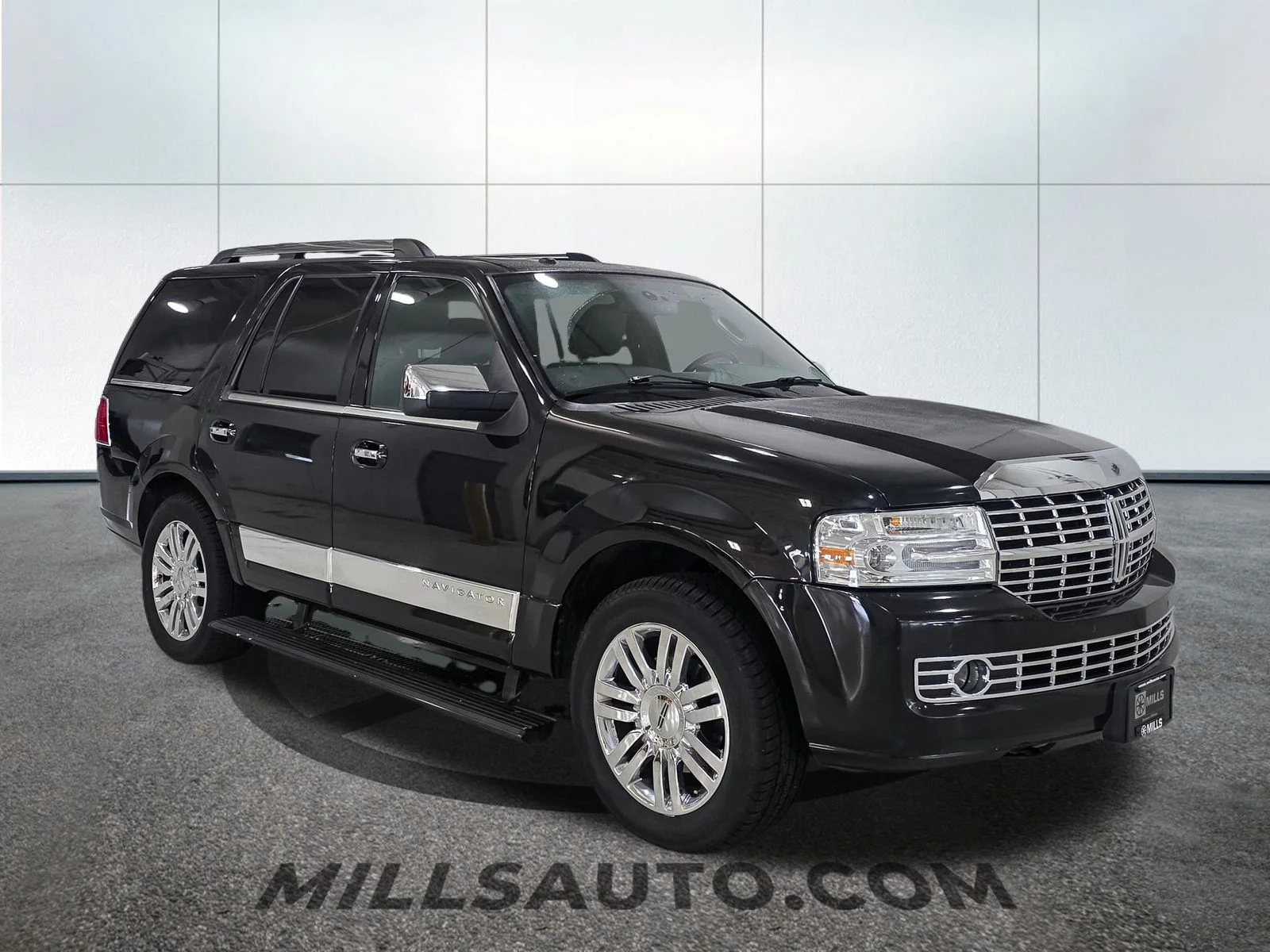 Used 2010 Tuxedo Black Metallic Lincoln Base image 10