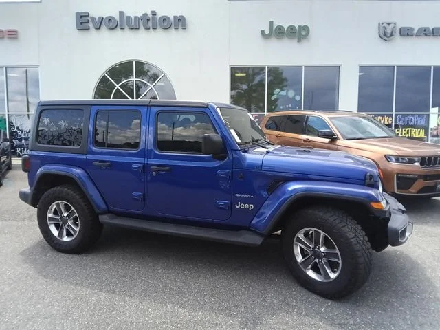 Used 2020 Blue Jeep Unlimited Sahara image 3