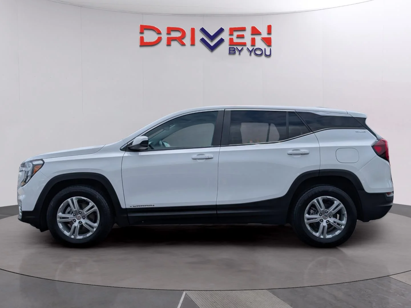 Used 2024 Summit White GMC SLE image 2