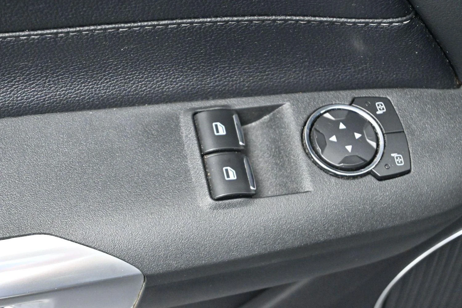 Used 2018 Magnetic Ford GT Premium image 12