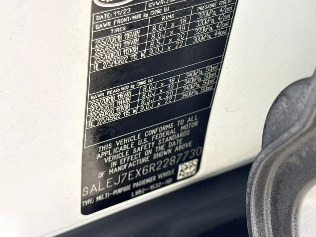 Used 2024 White Land Rover S image 33