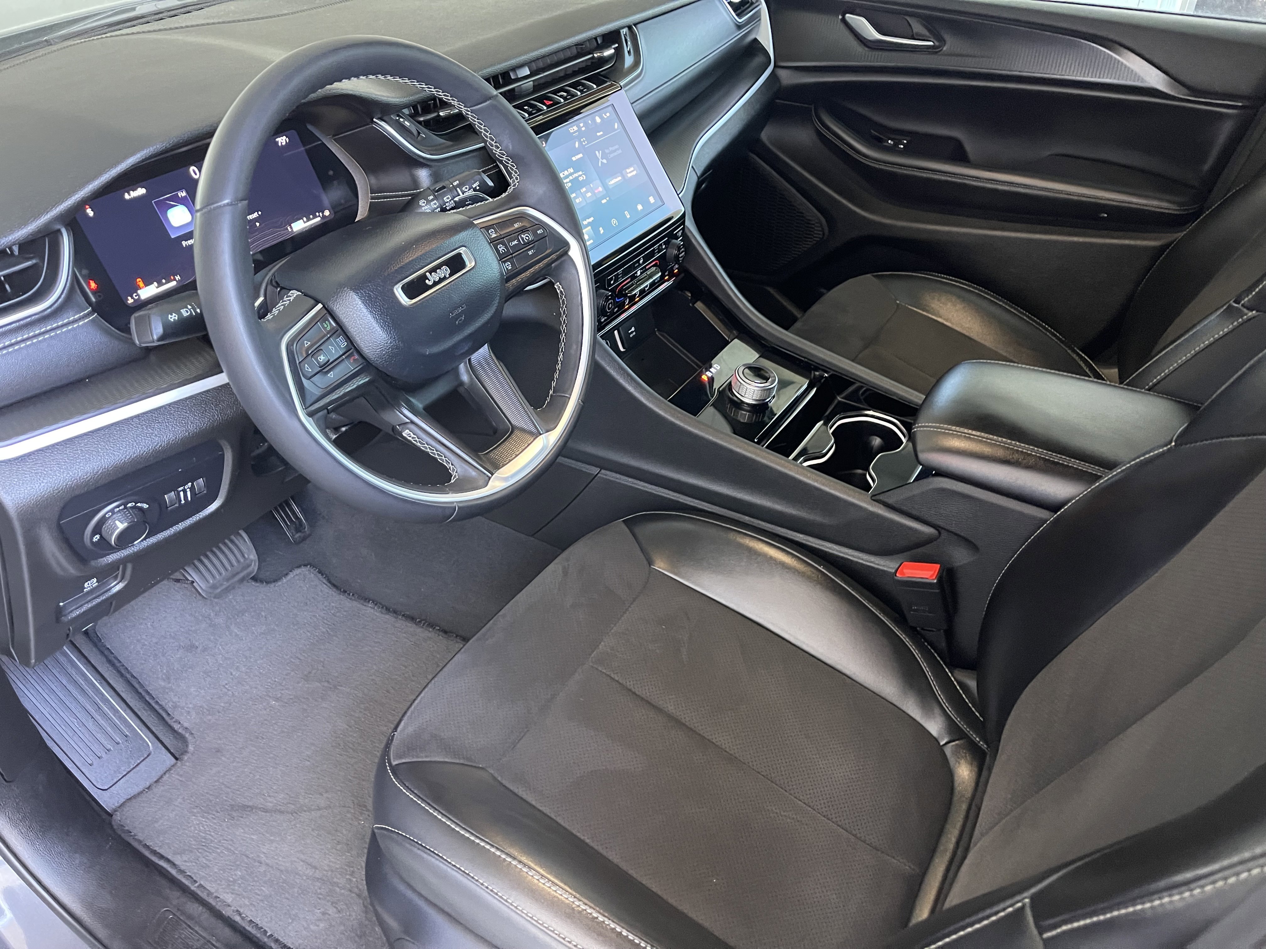 Used 2023 Gray Jeep Altitude X image 8