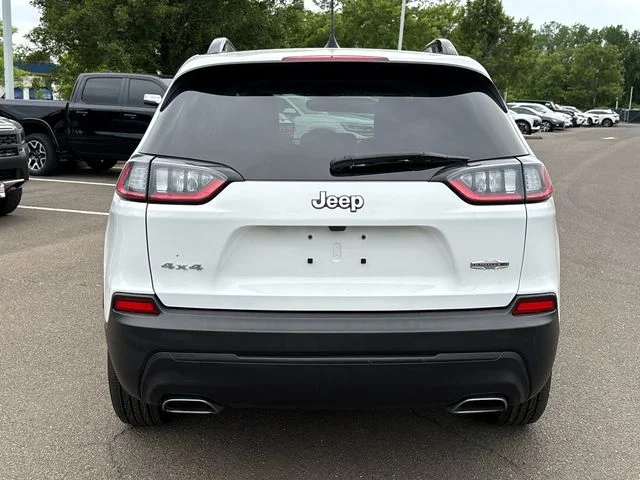 Certified Used 2022 White Jeep Latitude Lux image 3