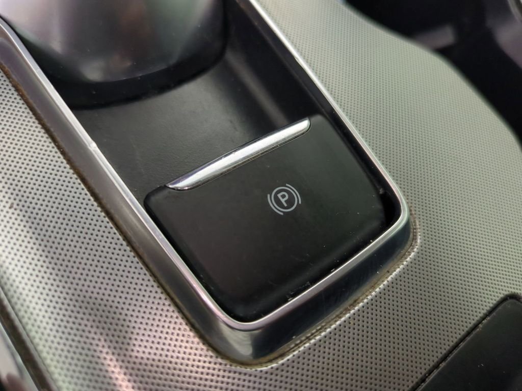 Used 2022 White Ford SEL image 29