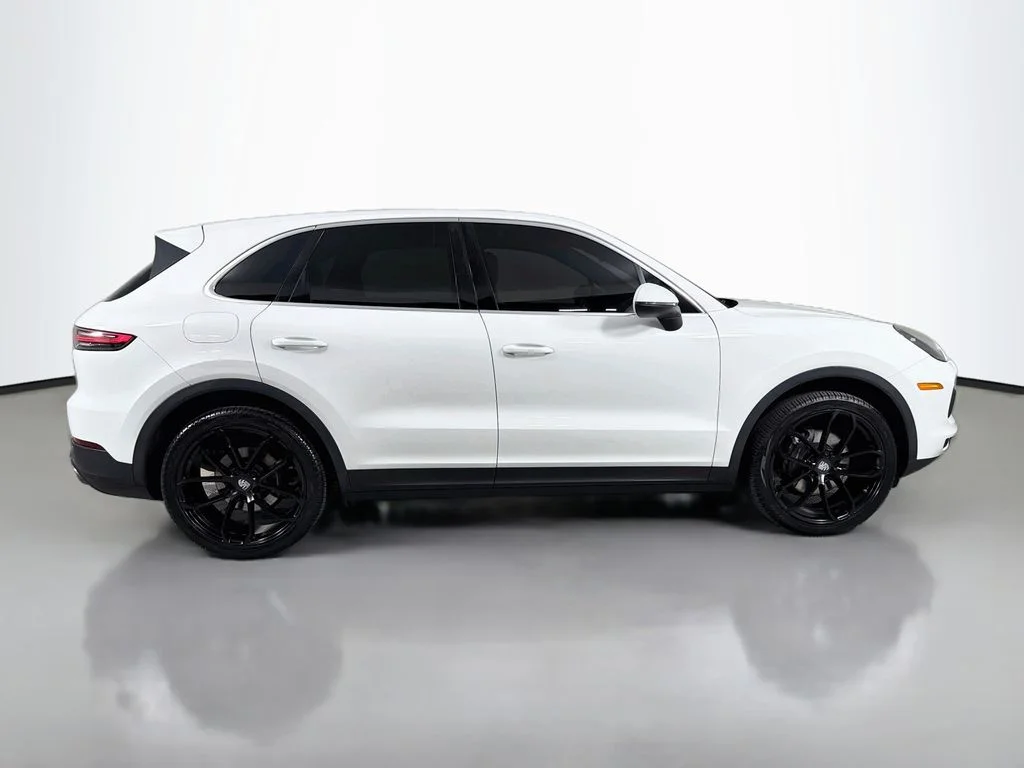 Used 2019  Porsche Base image 4