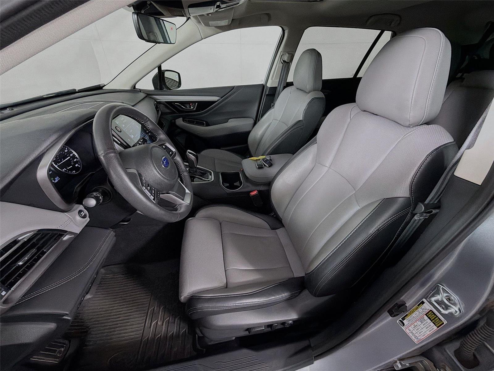 Used 2025 Ice Silver Metallic Subaru Limited image 2