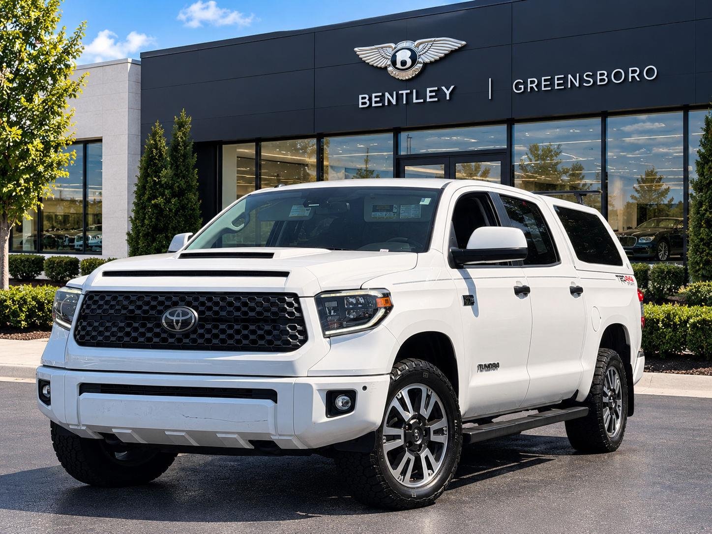 Used 2019 Super White Toyota SR5 image 1