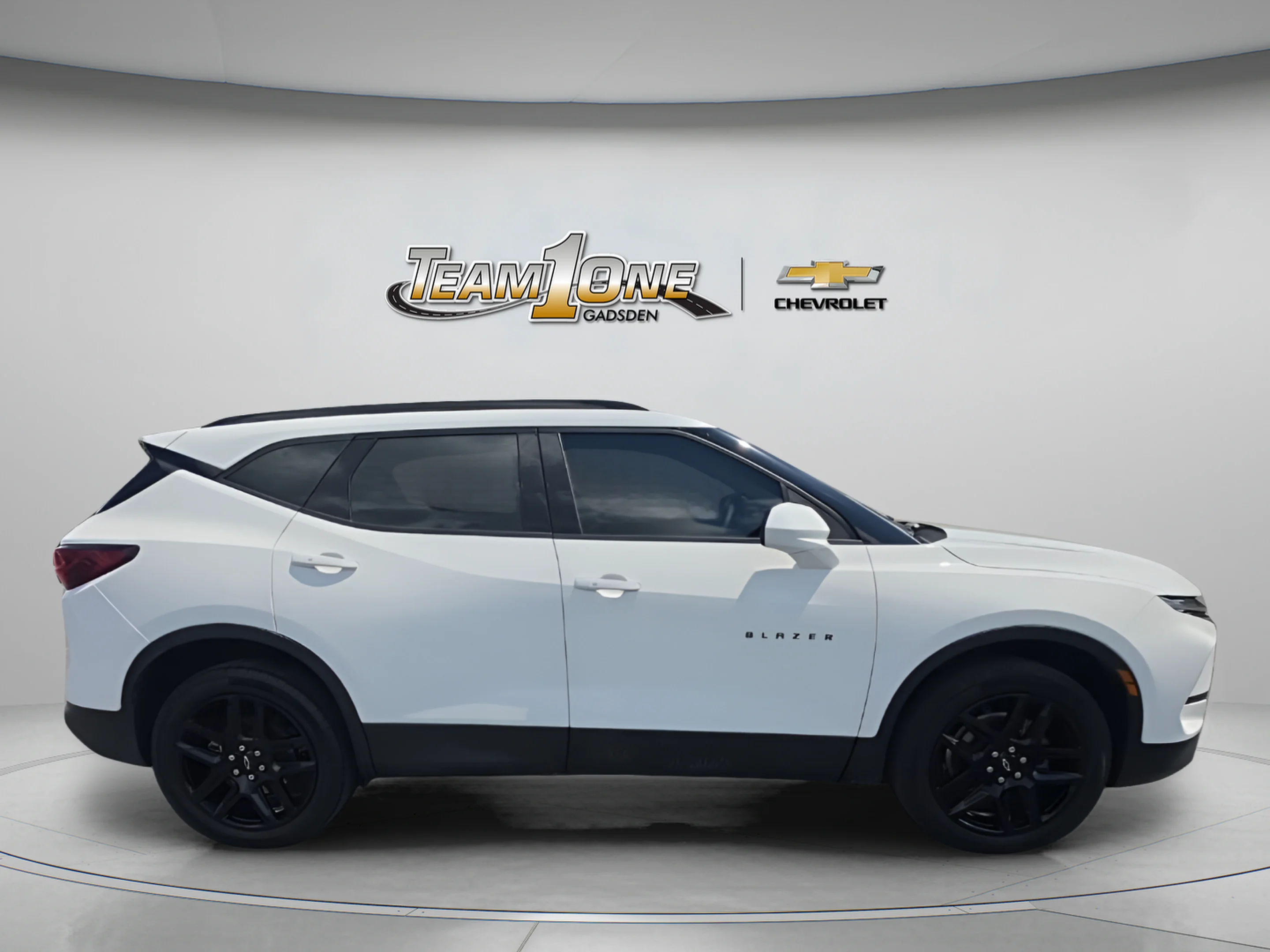 Used 2024 Summit White Chevrolet 2LT image 8