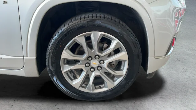 Used 2020 Silver Chevrolet Premier image 27