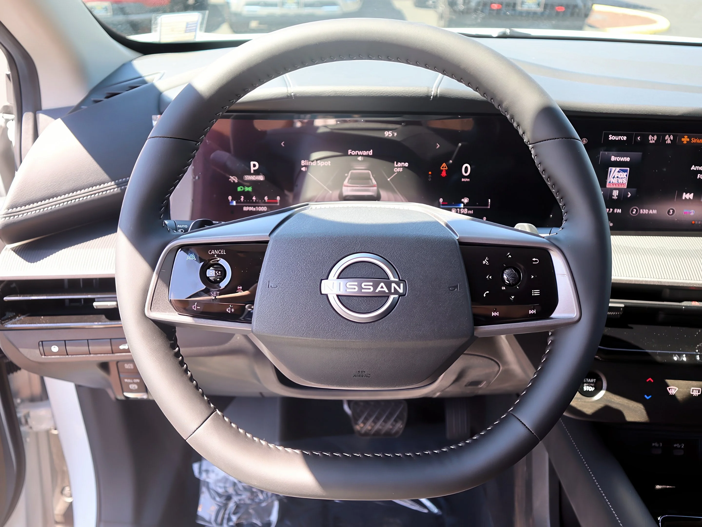 2025 Nissan Murano SV - Photo 18