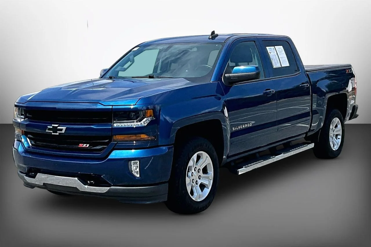 Certified Used 2018 Blue Chevrolet LT image 4