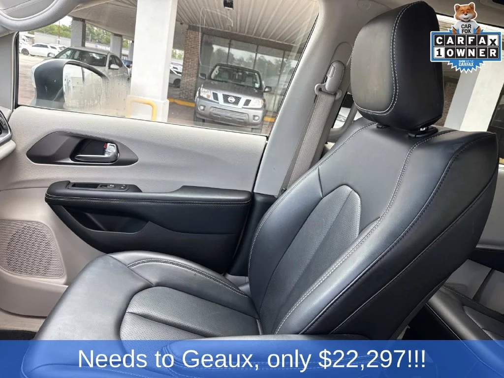 Used 2023 Silver Chrysler Touring L image 33