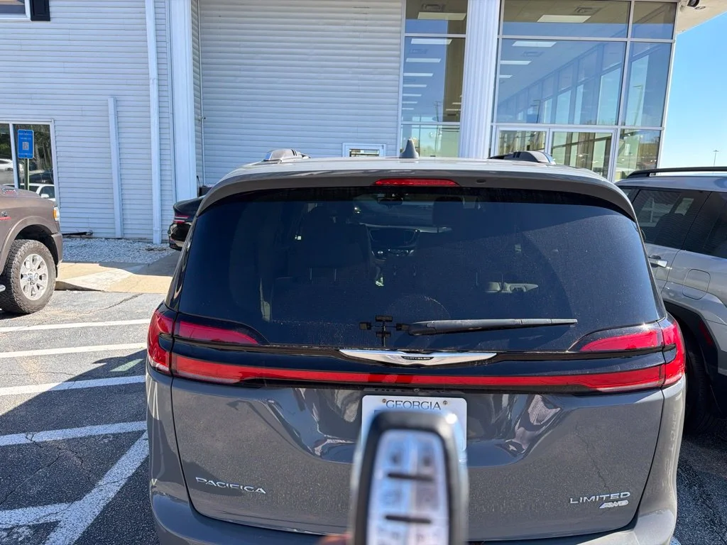 Used 2021 White Chrysler Limited image 4
