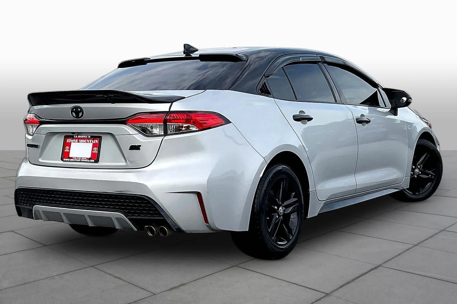 Used 2020 Classic Silver Metallic Toyota SE image 13