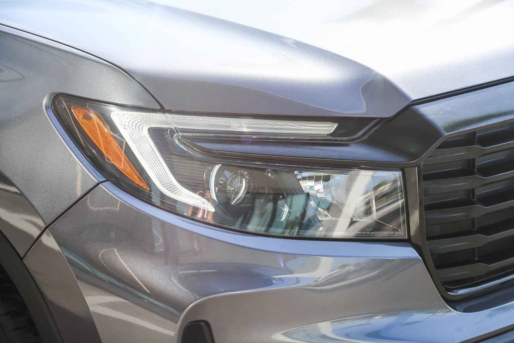 Certified Used 2023 Modern Steel Metallic Honda AWD RTL-E image 39