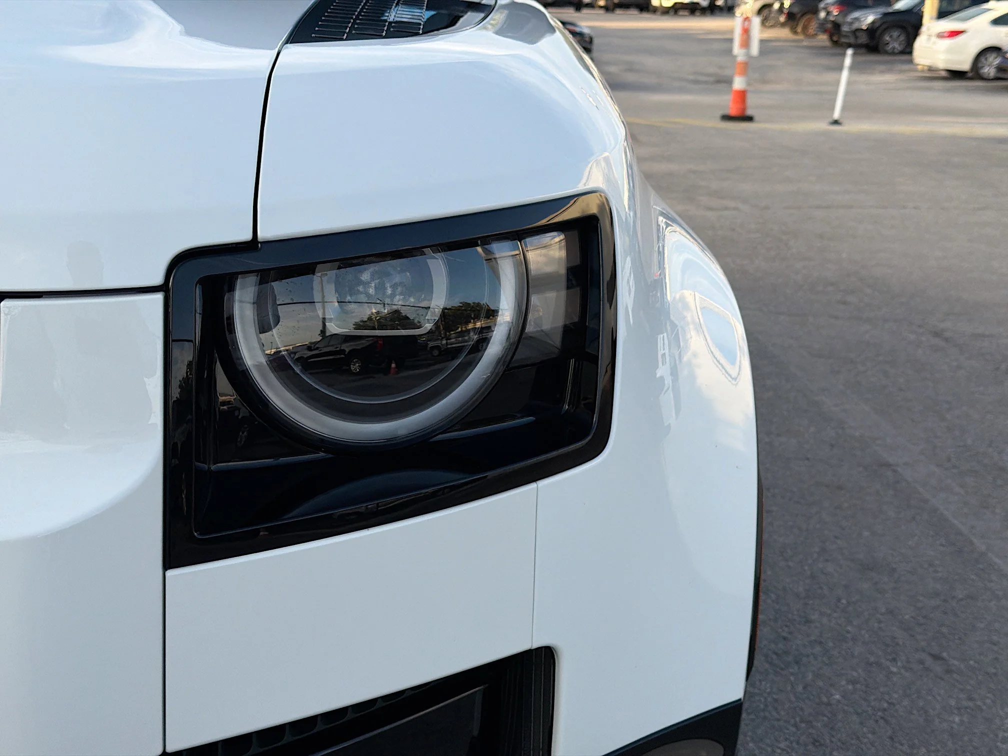 New 2026 Fuji White Land Rover X-Dynamic SE image 9