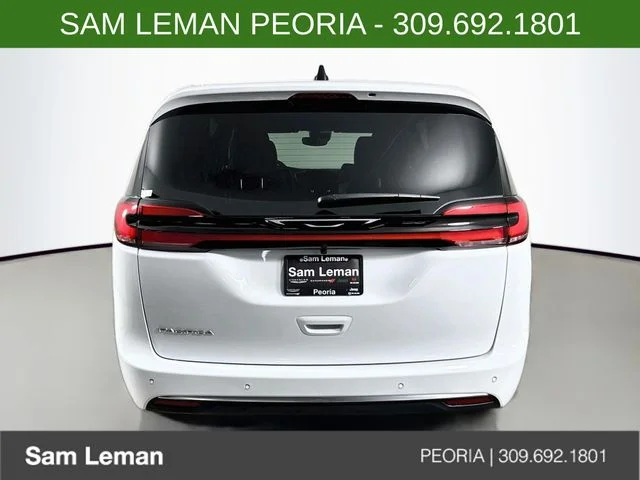 New 2027 White/off-white Chrysler Select image 6