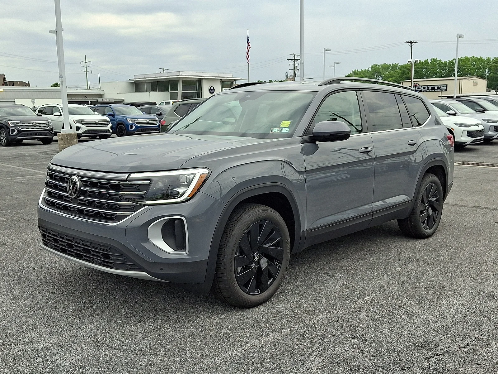 New 2026 Pure Gray - J2J2 Volkswagen SE with Technology image 3