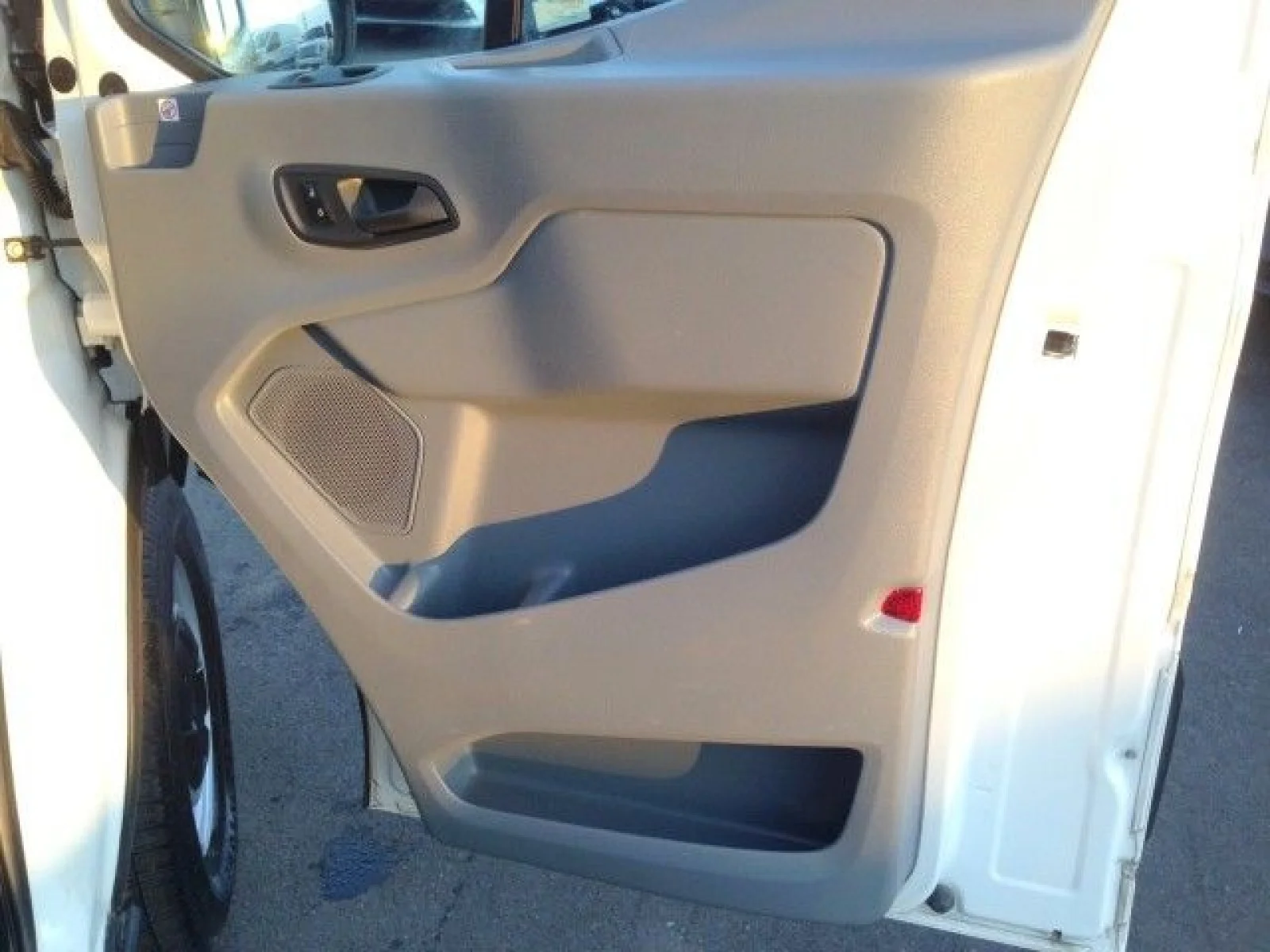 Used 2019 Oxford White Ford w/ rearCam image 29