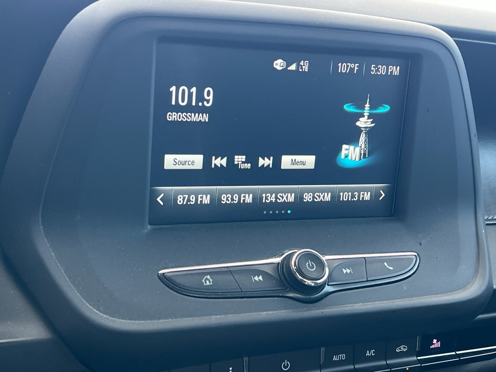 Used 2018 SUMMIT WHITE Chevrolet 1LT image 17
