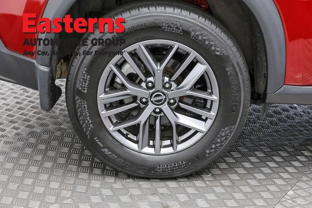 Used 2023 Red Nissan S image 31