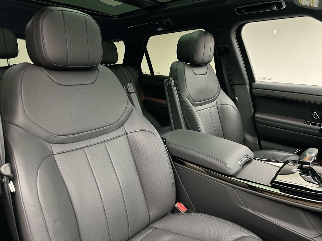 Used 2024 Fuji White Land Rover SE image 18