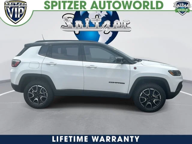 New 2026 Bright White Clear-Coat Exterior Paint Jeep Trailhawk image 2