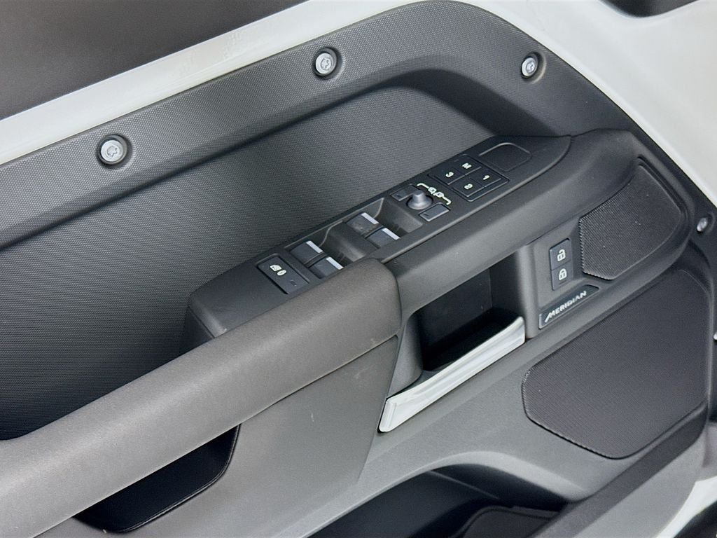 Used 2026 Fuji White Land Rover S image 25