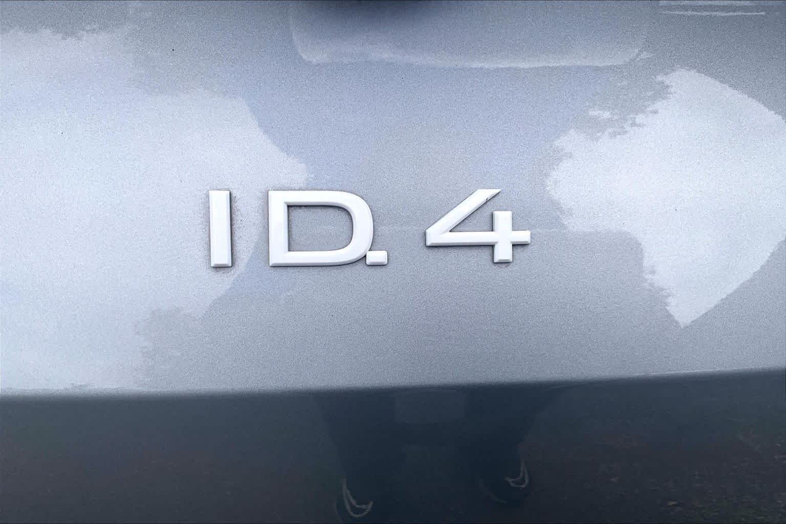 Certified Used 2025 Silver Mist Metallic Volkswagen Pro image 9