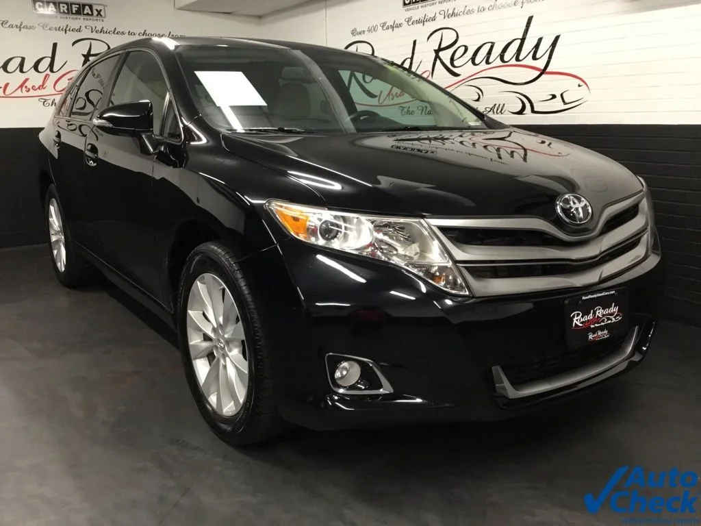 Used 2014 Black Toyota LE image 3