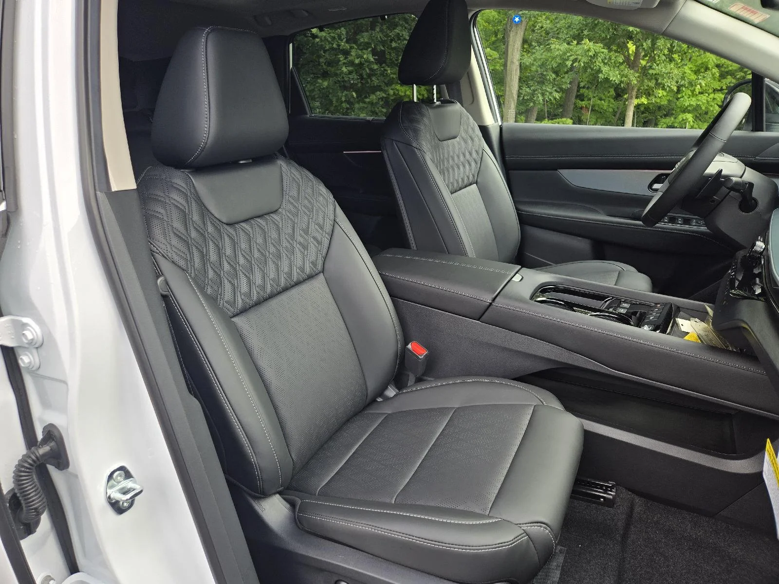 New 2027 Everest White Pearl Tricoat Nissan Platinum image 12
