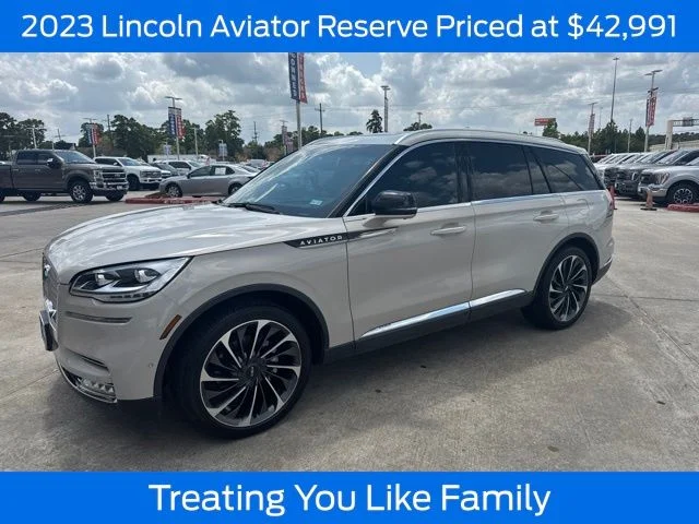 Used 2023 Pearl Metallic Lincoln Reserve image 1