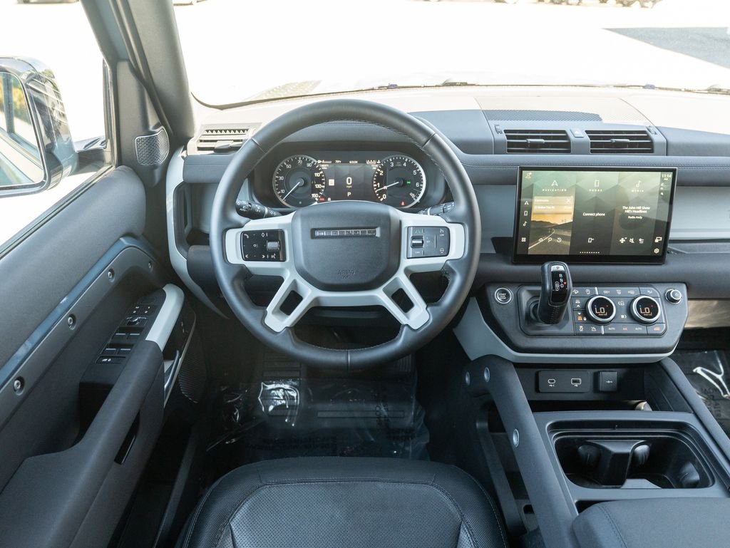 Used 2023 Blue Land Rover X-Dynamic SE image 13