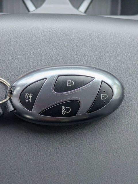New 2027 White Hyundai SE FWD image 33