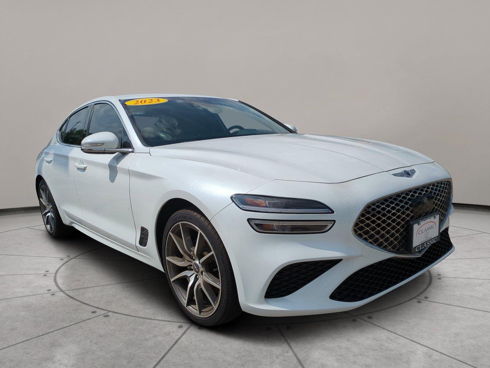 Used 2023 Uyuni White Genesis 2.0T image 1