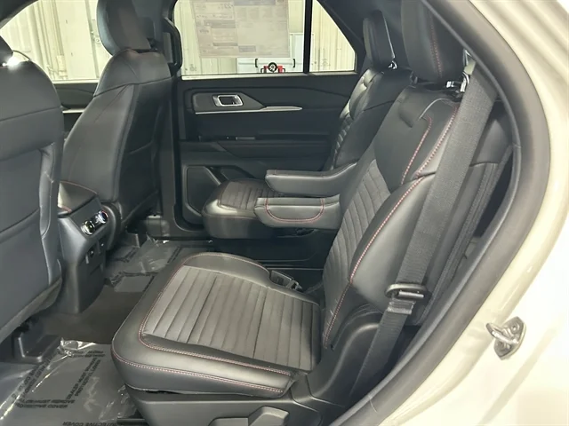 New 2026 Star White Metallic Tri-Coat FORD ST-Line image 19