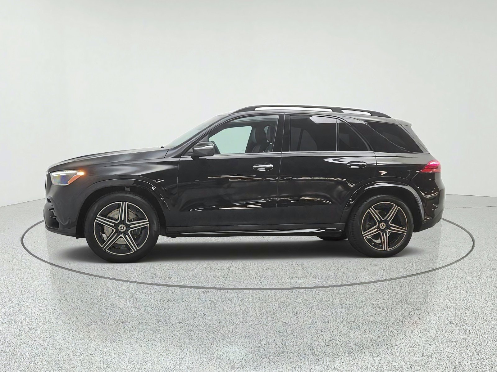 Certified Used 2024 Obsidian Black Metallic Mercedes-Benz GLE 580 4MATIC® SUV image 8