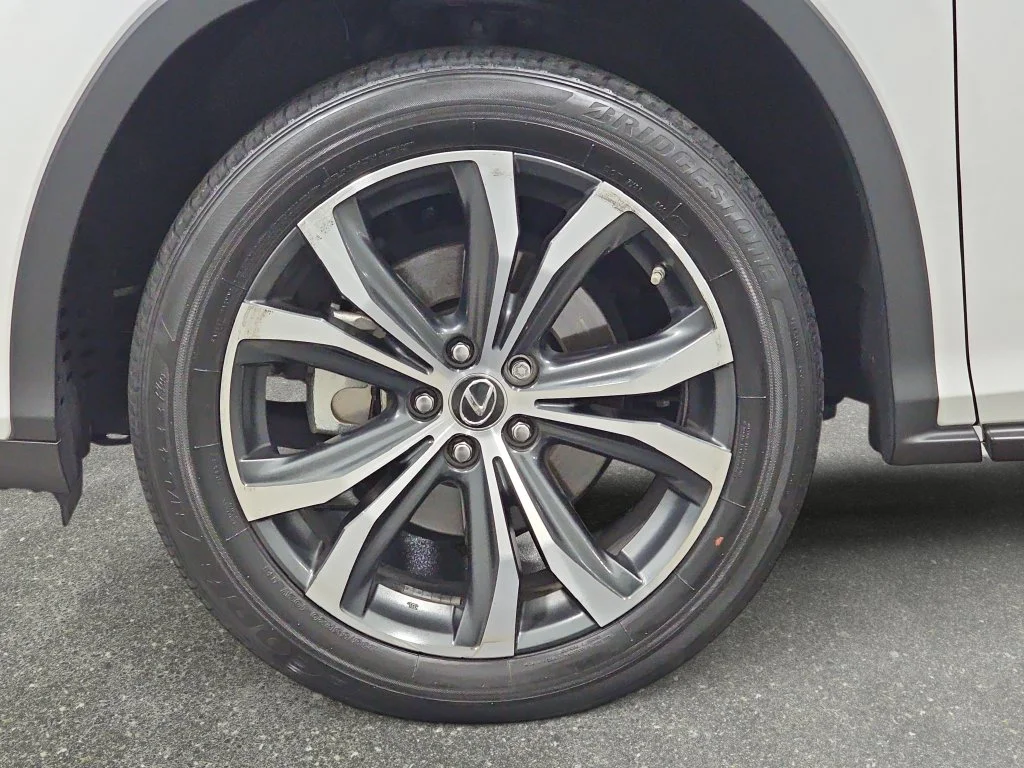 Used 2022 White Lexus 350 image 34