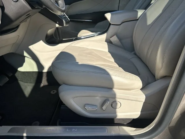 Used 2019 Brown Lincoln Reserve image 13