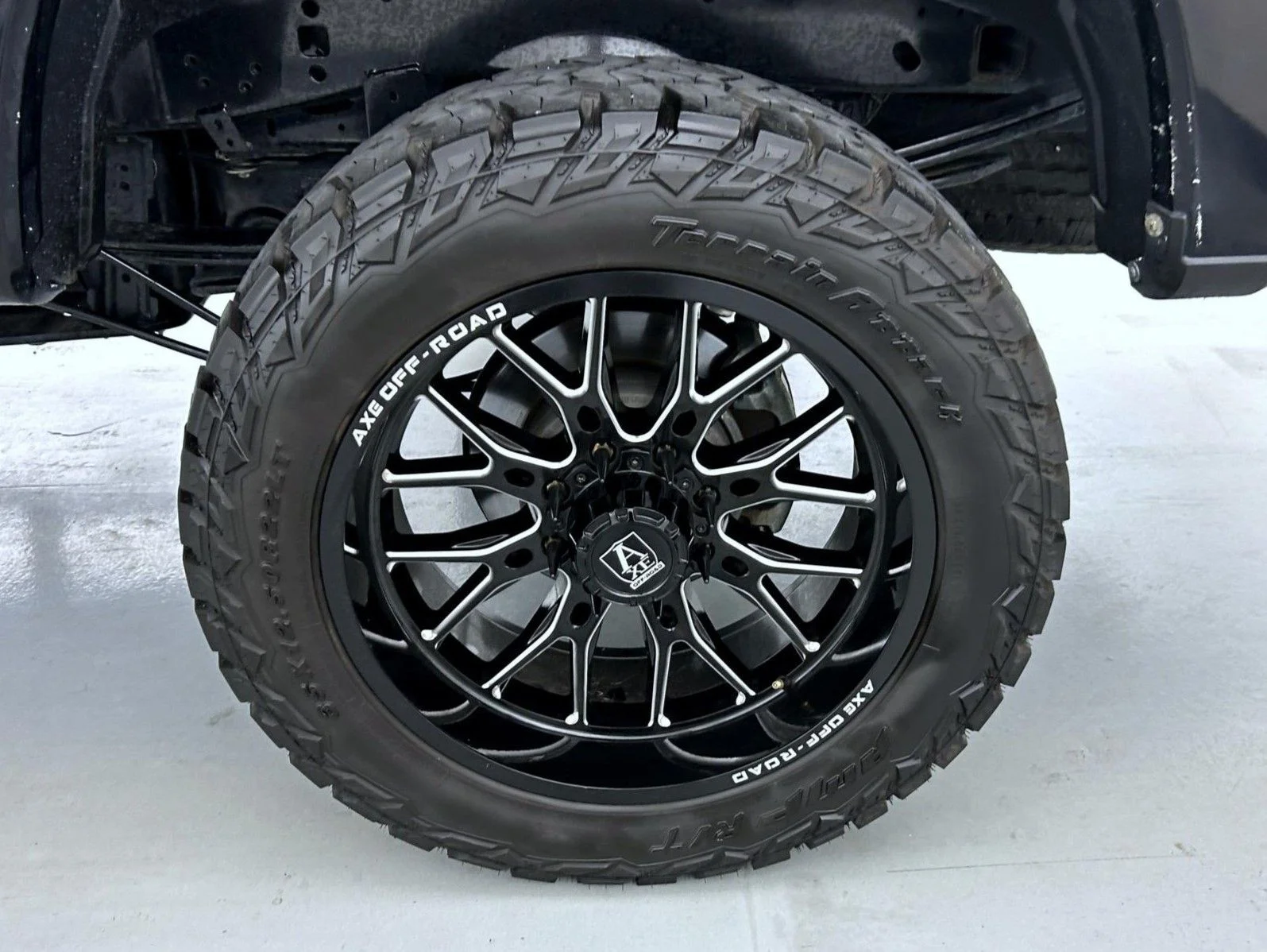 Used 2021 Black Ford Platinum image 24