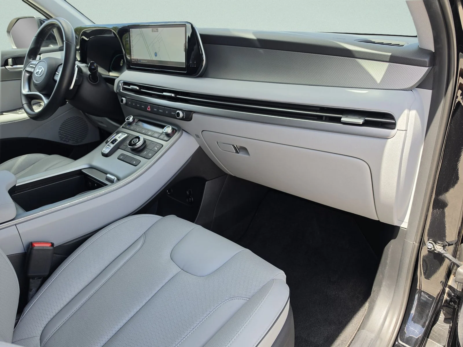 Used 2023 Black Hyundai SEL image 15