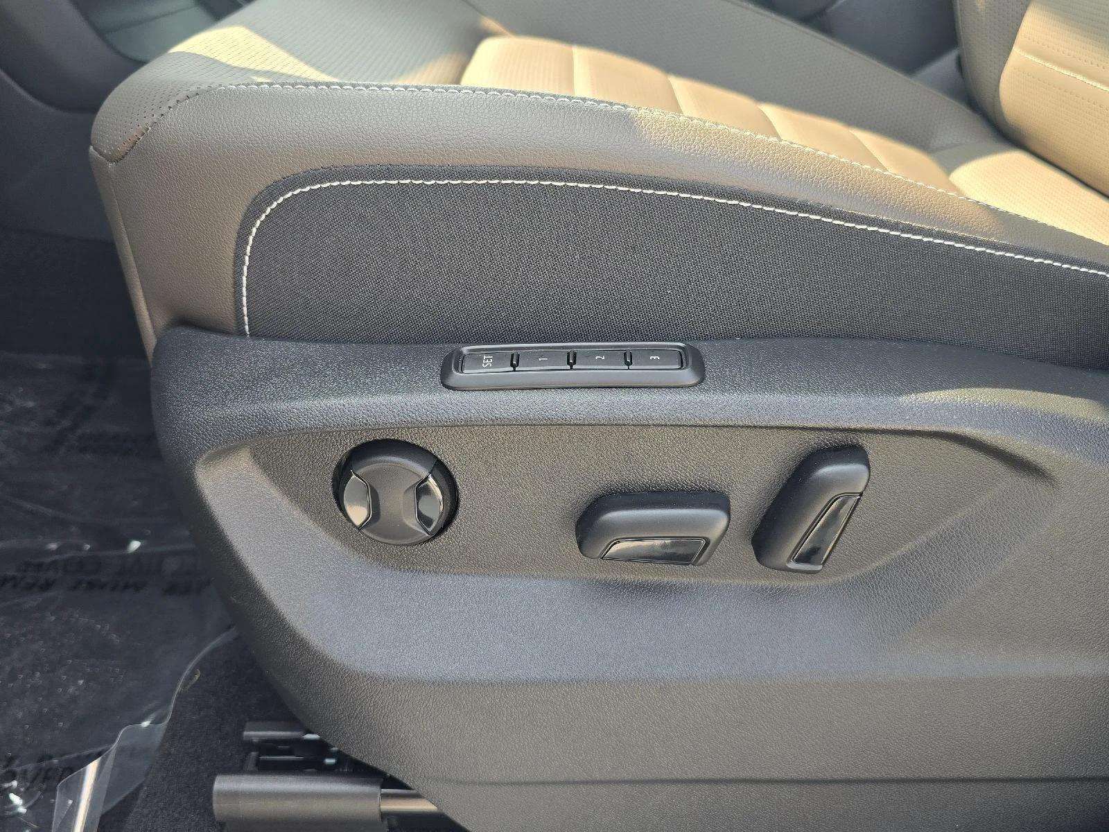 New 2026 Deep Black Pearl Volkswagen 2.0T SEL image 9