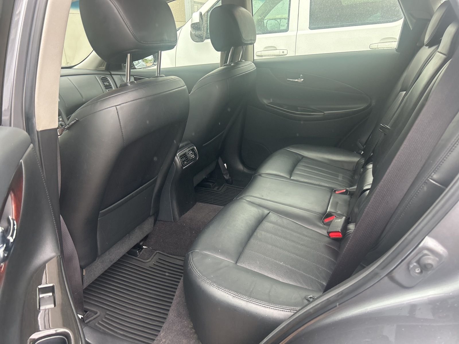 Used 2017 Gray INFINITI Base image 25