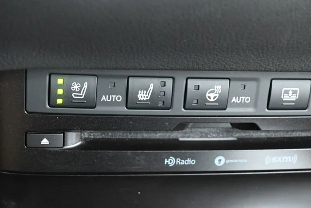 Used 2019 Silver Lexus 350 Ultra Luxury image 19