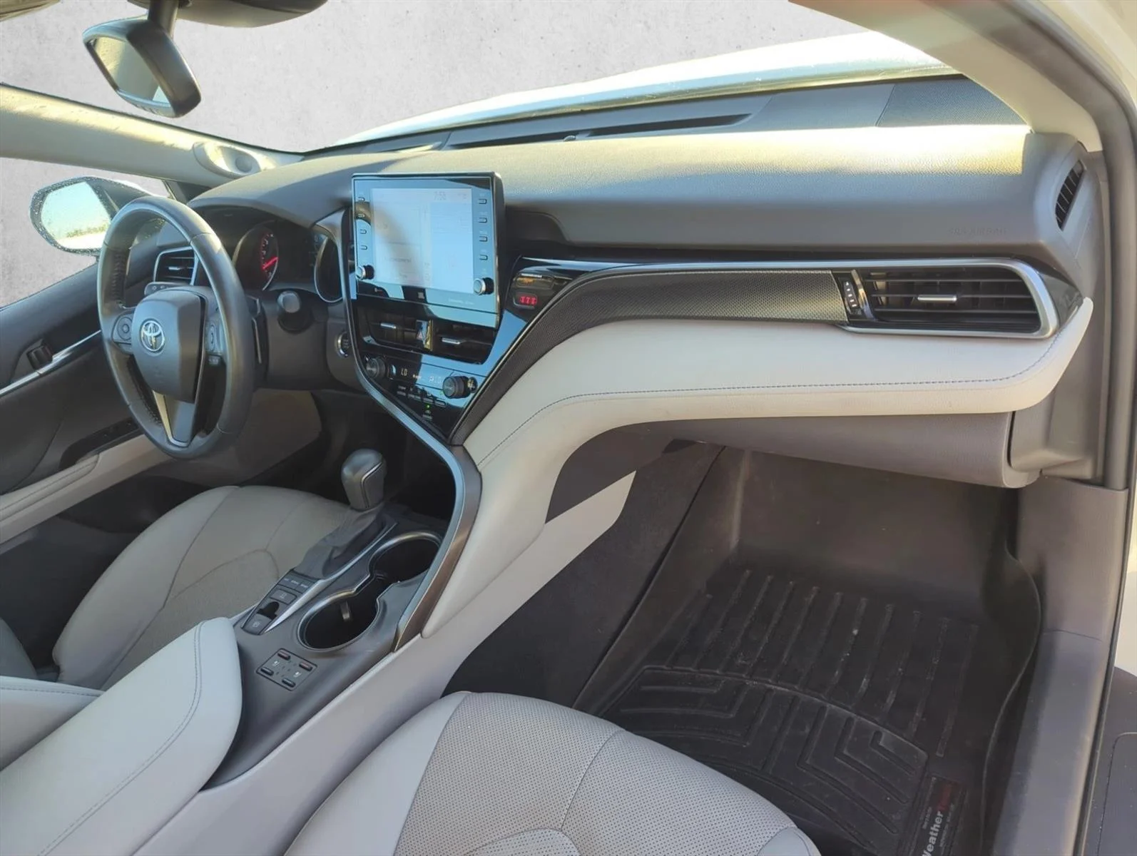Used 2021 Wind Chill Pearl Toyota XSE image 26