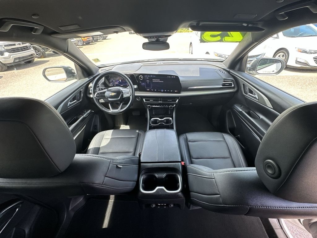 Used 2025 Summit White Chevrolet LT image 28