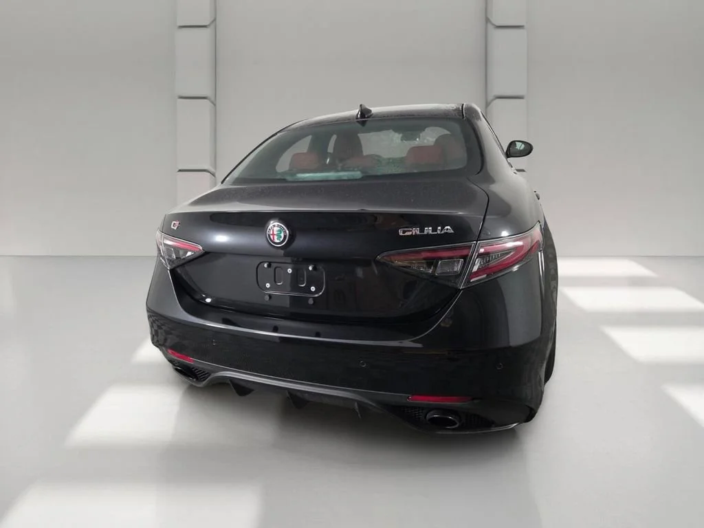 New 2026 Vulcano Black Metallic Alfa Romeo Base image 6