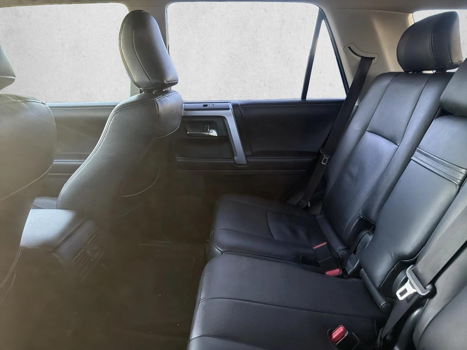 Used 2016 Midnight Black Metallic Toyota SR5 image 8