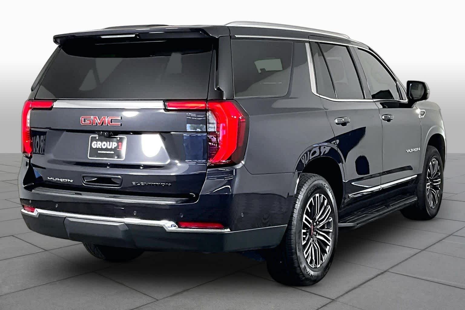 Used 2025 Titanium Rush Metallic GMC Elevation image 12